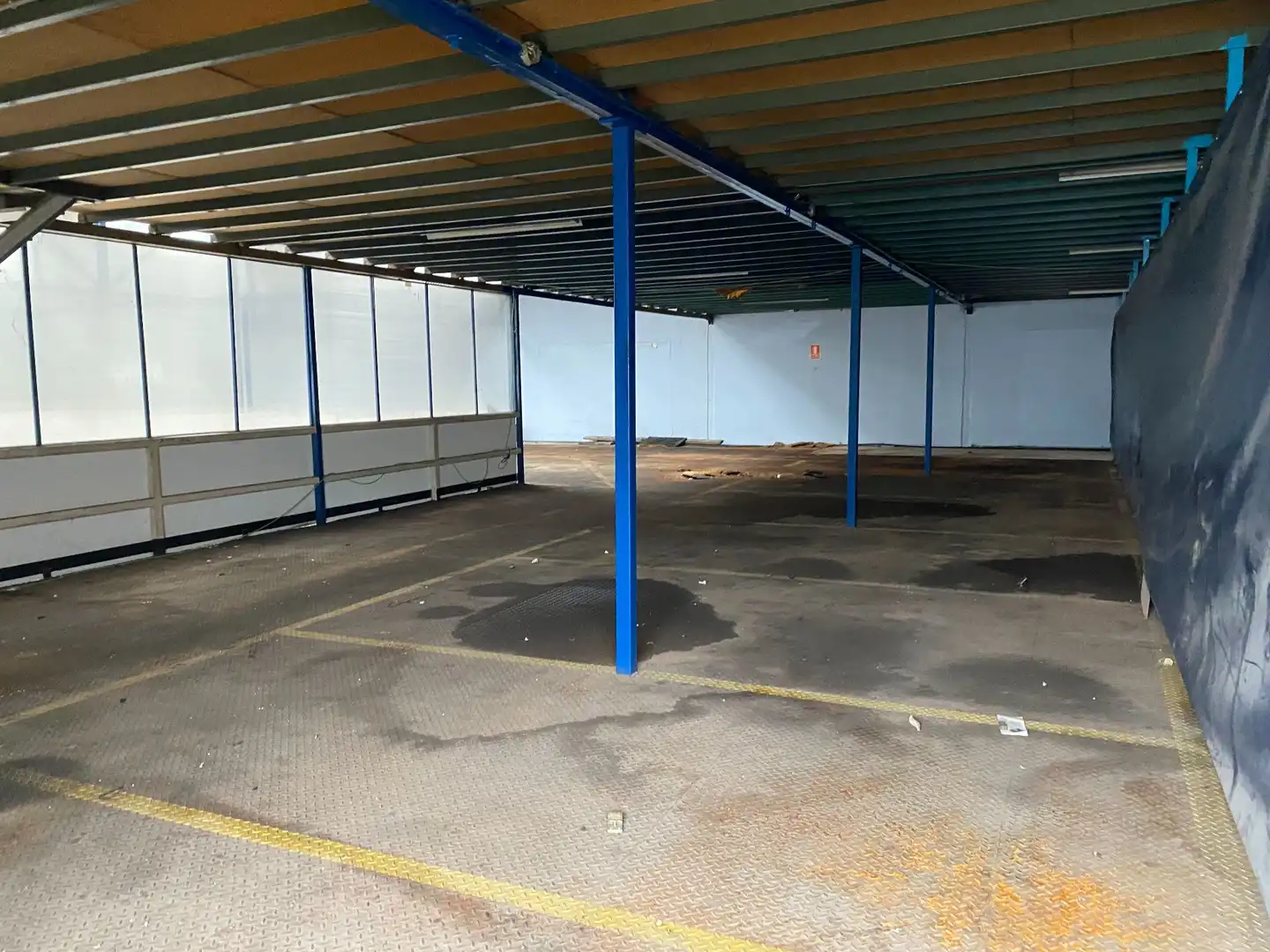 Industrial buildings for sale in Camargo