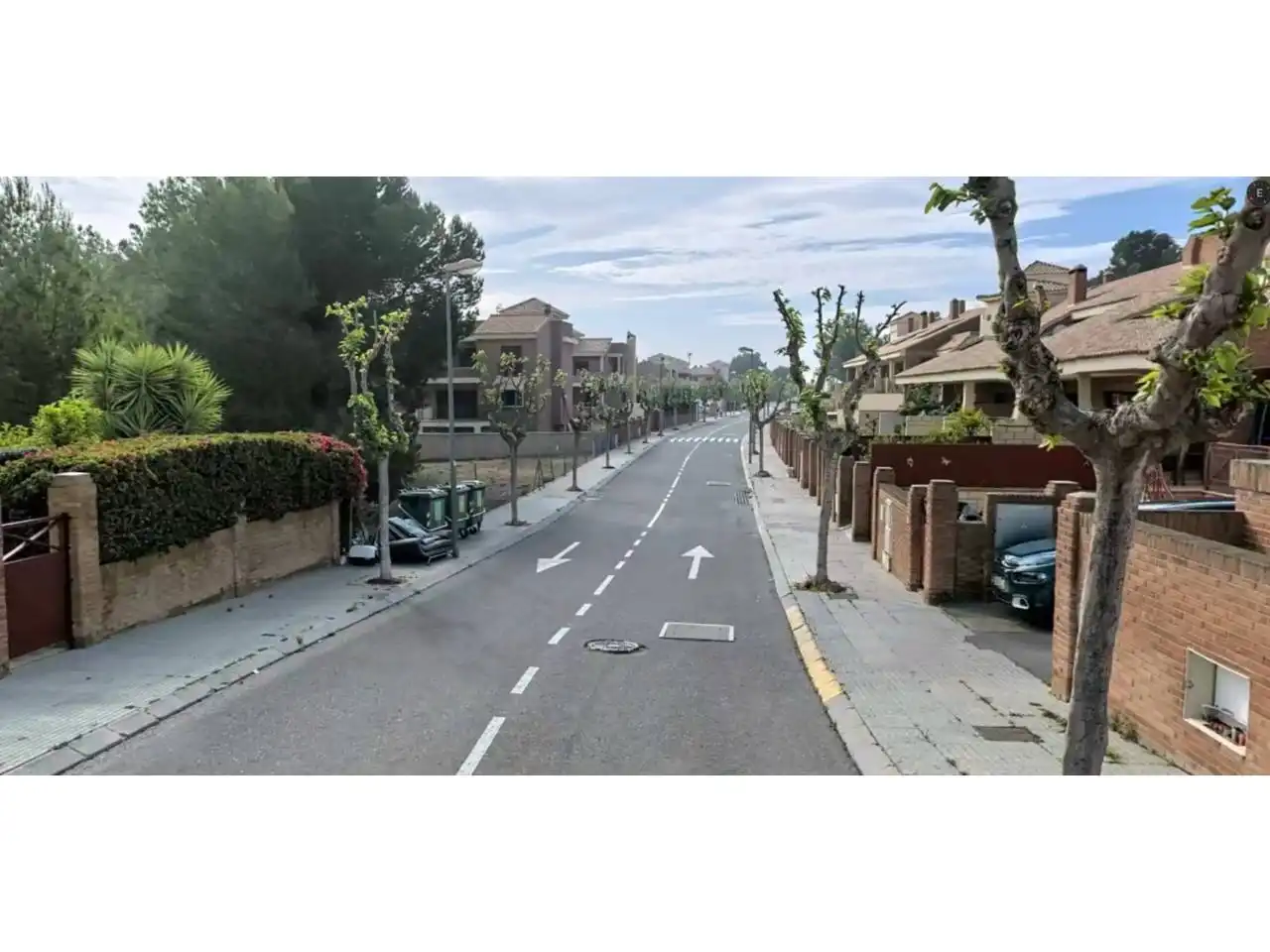 Vista exterior de Casa adosada en venda en La Nucia amb Aire condicionat, Terrassa i Piscina comunitària