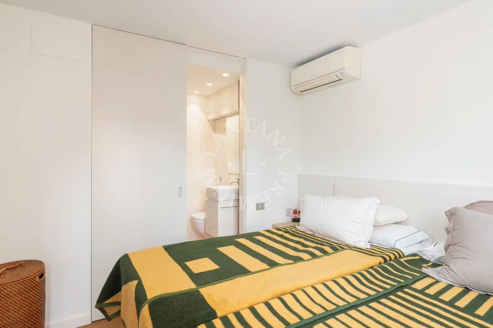 Habitación de Casa o chalet en venta en Barcelona con Calefacción y Terraza
