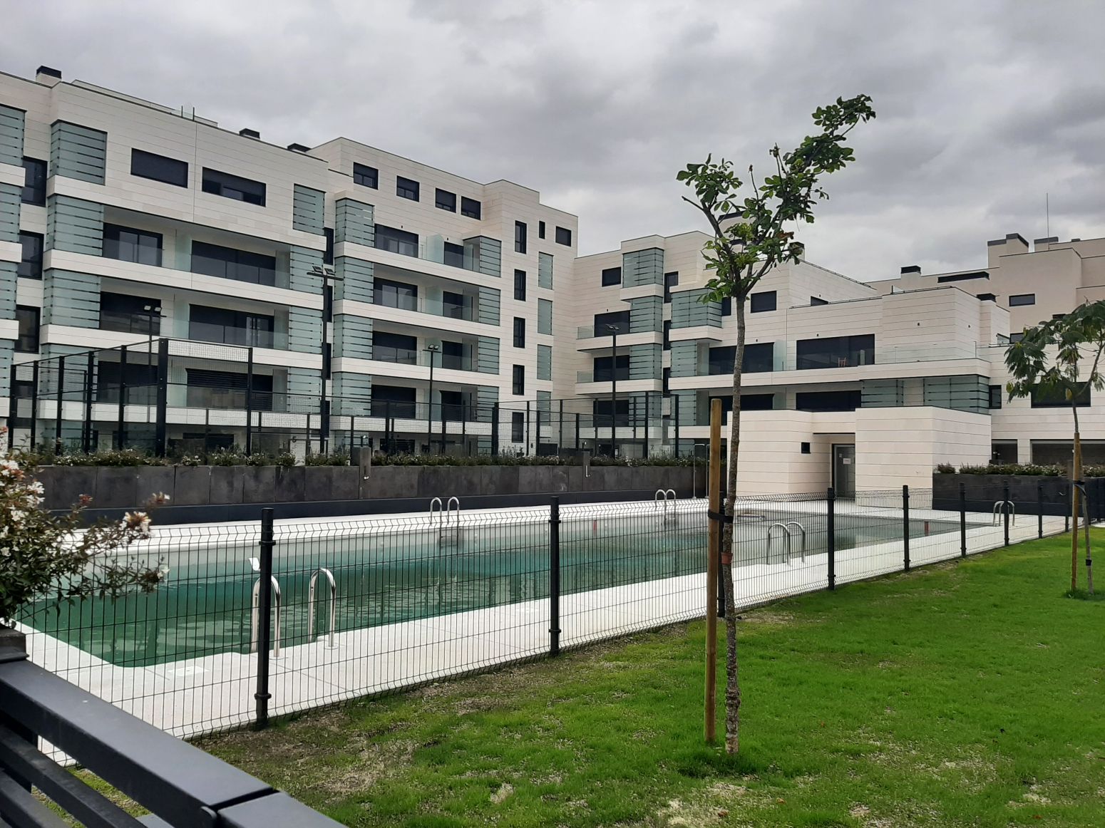 Piscina de Pis de lloguer en Alcalá de Henares amb Aire condicionat, Calefacció i Jardí privat