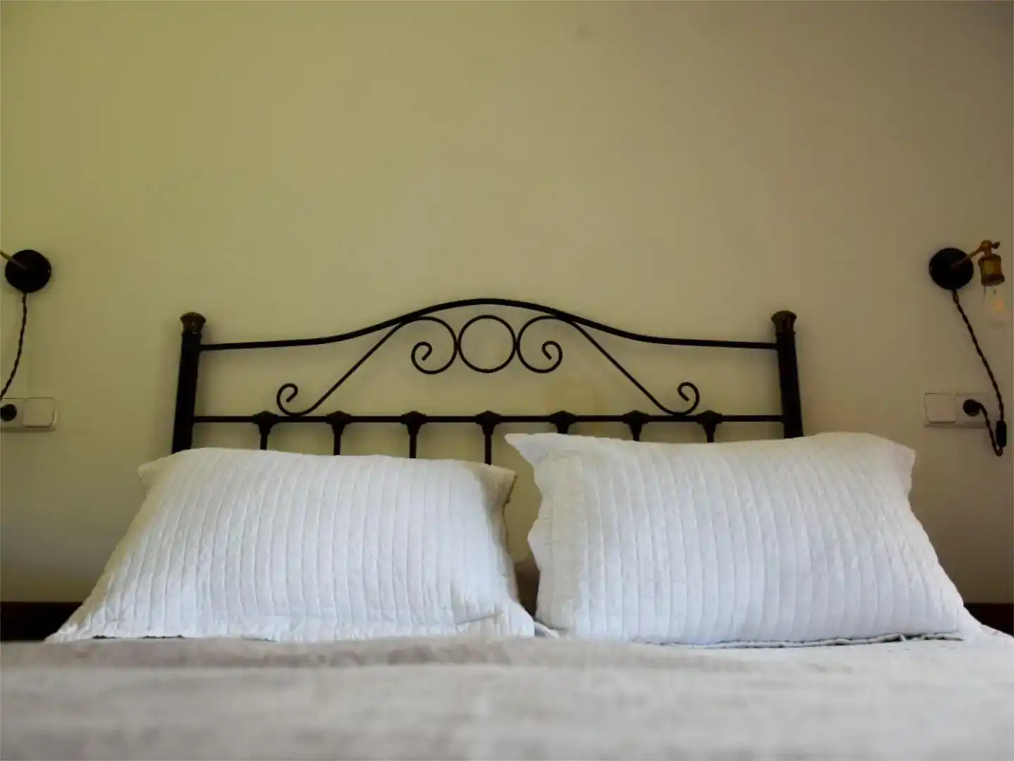 Schlafzimmer von Wohnung zur Miete in Muxía mit Privatgarten, Parkett und Möbliert
