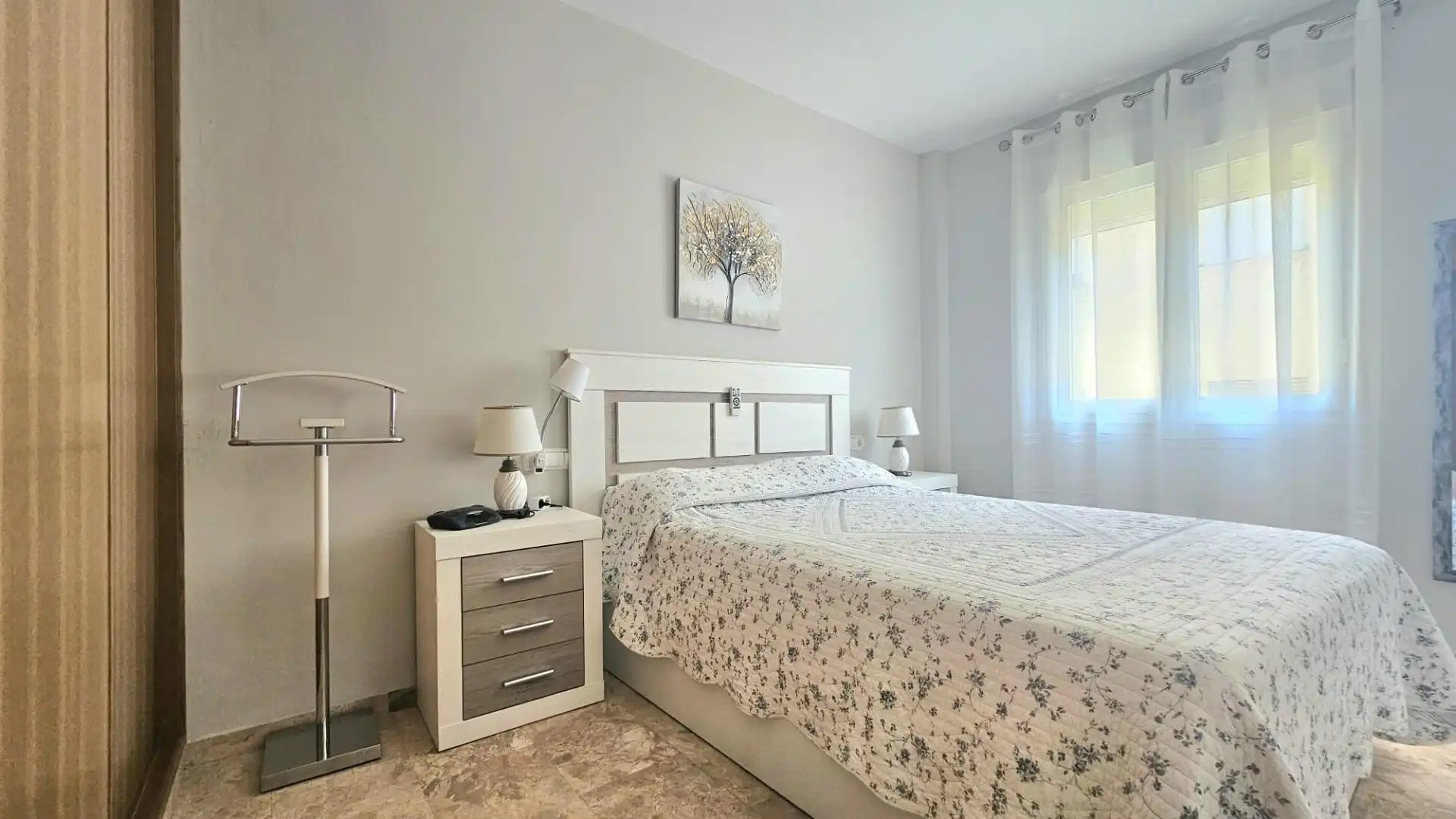 Dormitori de Pis en venda en Fuengirola amb Aire condicionat, Terrassa i Moblat