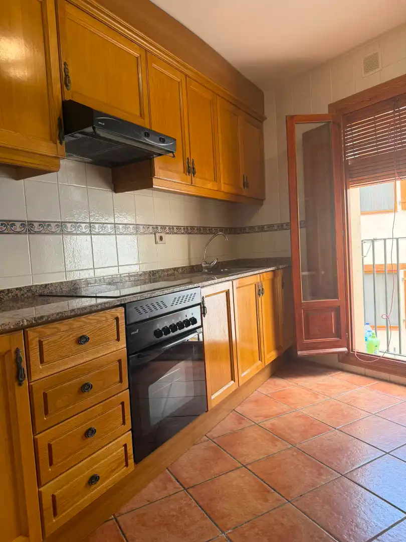 Cuina de Casa adosada en venda en Cortes de Arenoso amb Calefacció, Moblat i Forn