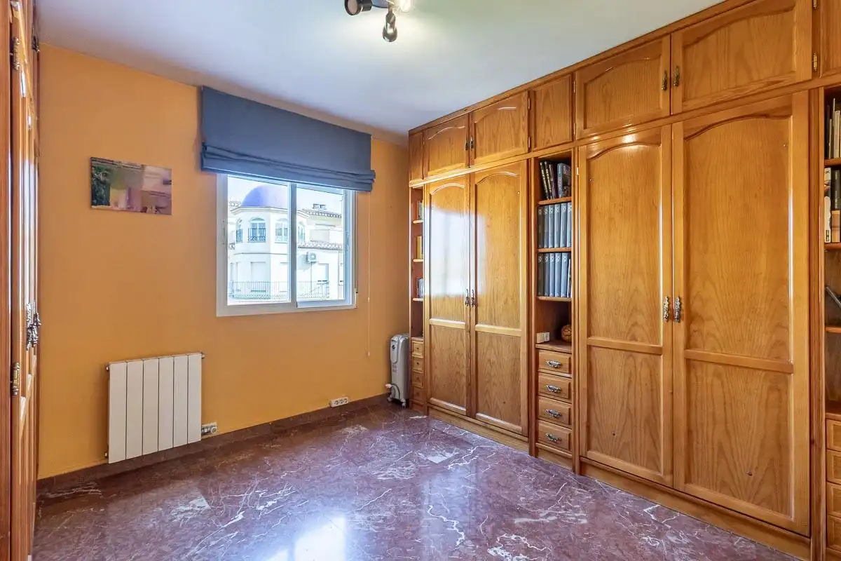 Habitación de Casa adosada en venta en Las Gabias con Calefacción, Jardín privado y Terraza