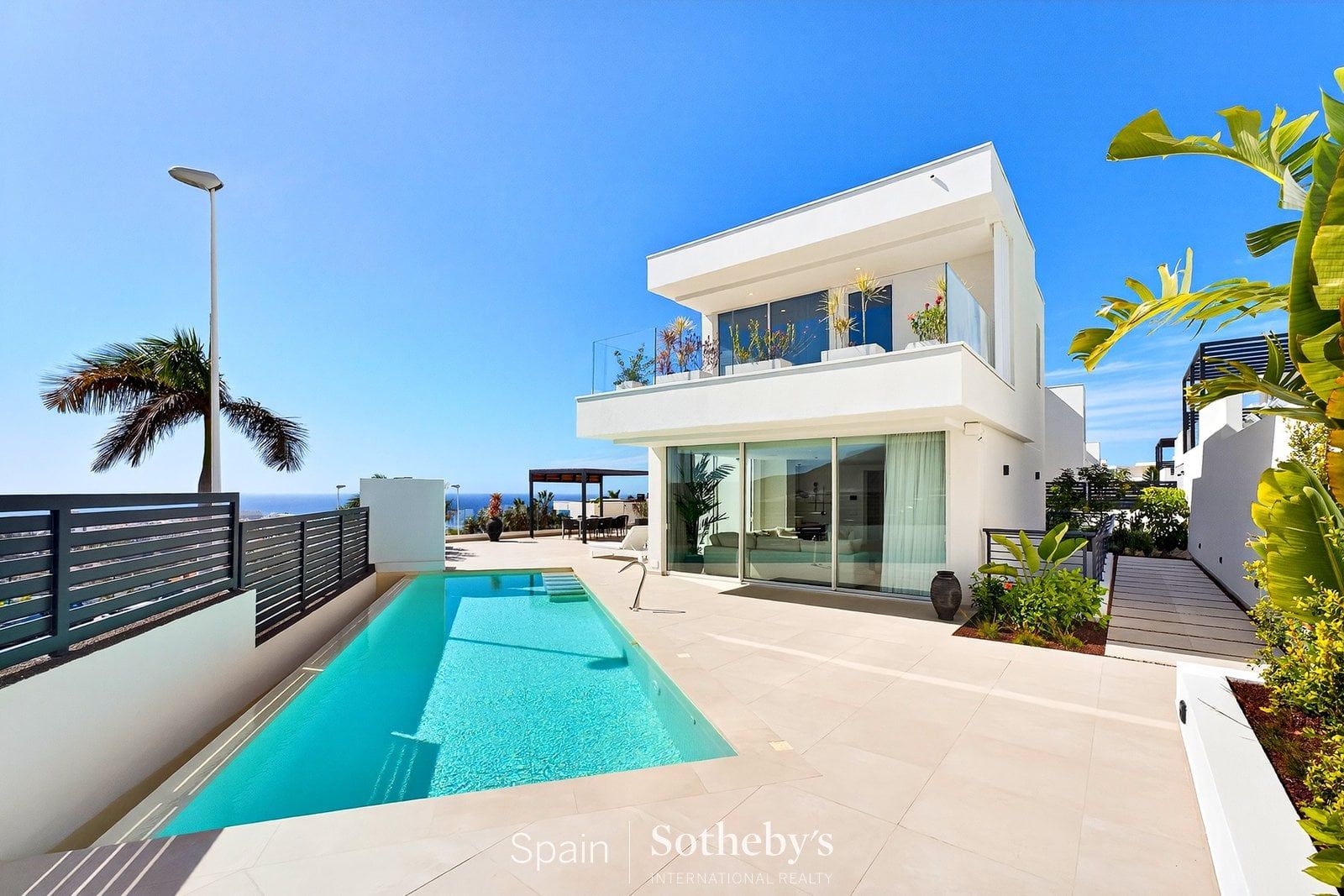 Vista exterior de Casa o xalet en venda en Adeje amb Aire condicionat, Calefacció i Terrassa