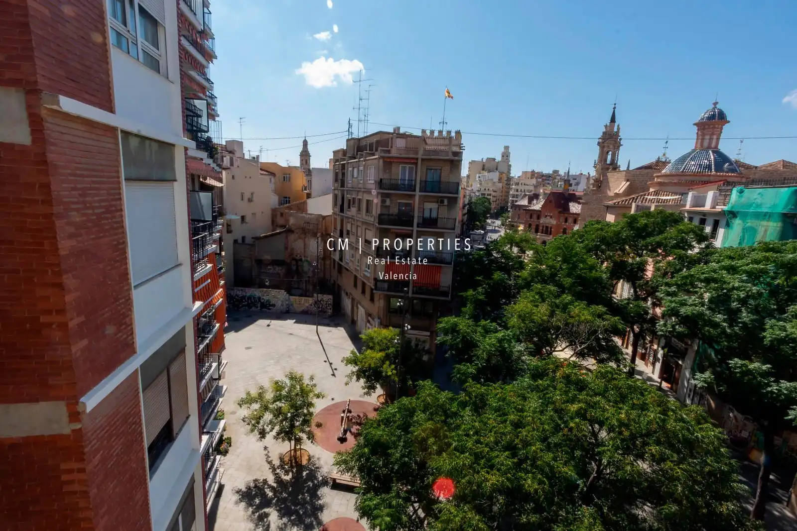 Àtic de lloguer a en Colom, El Mercat