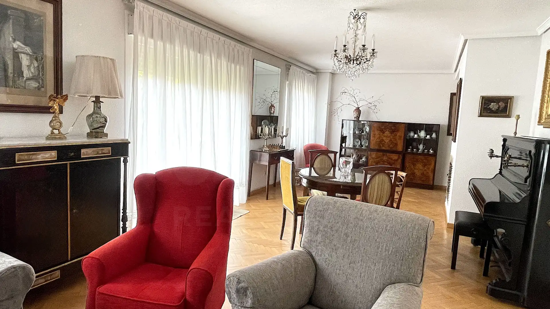 Sala d'estar de Casa adosada en venda en Las Rozas de Madrid amb Calefacció