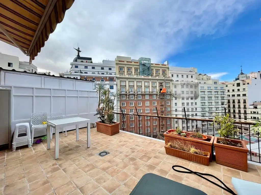 Terraza de Ático de alquiler en Madrid con Calefacción, Parquet y Terraza