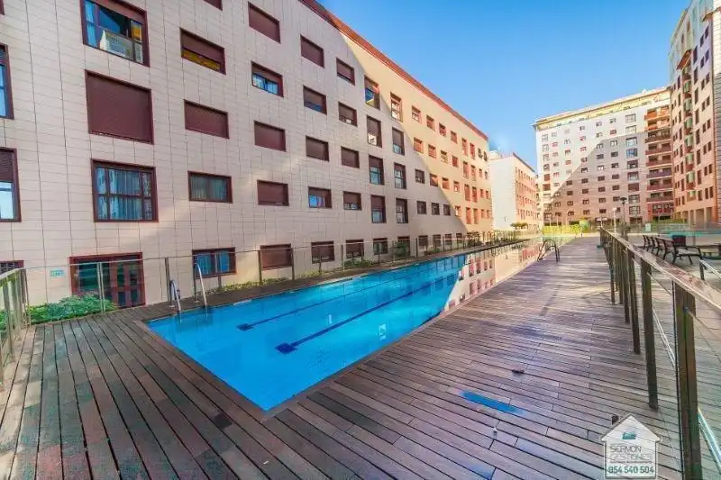 Swimming pool of Flat for rent in Sevilla  with Air Conditioner, Storage room and Community pool