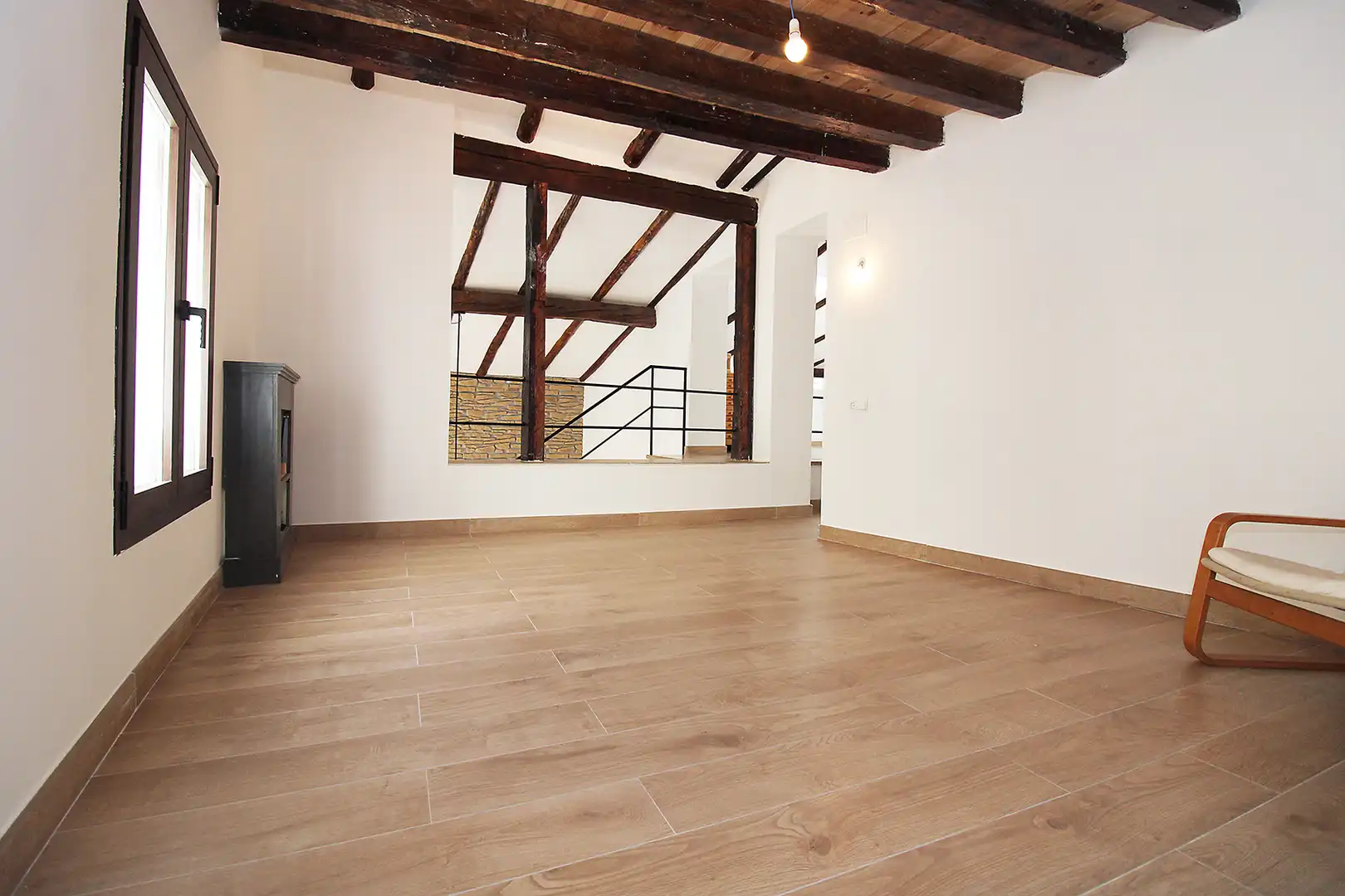 Sala d'estar de Casa adosada en venda en Torrelaguna amb Aire condicionat, Calefacció i Jardí privat