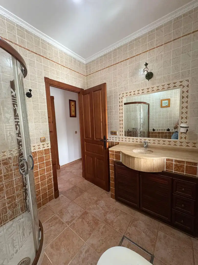 Baño de Casa o chalet de alquiler en Chiclana de la Frontera con Aire acondicionado, Jardín privado y Piscina