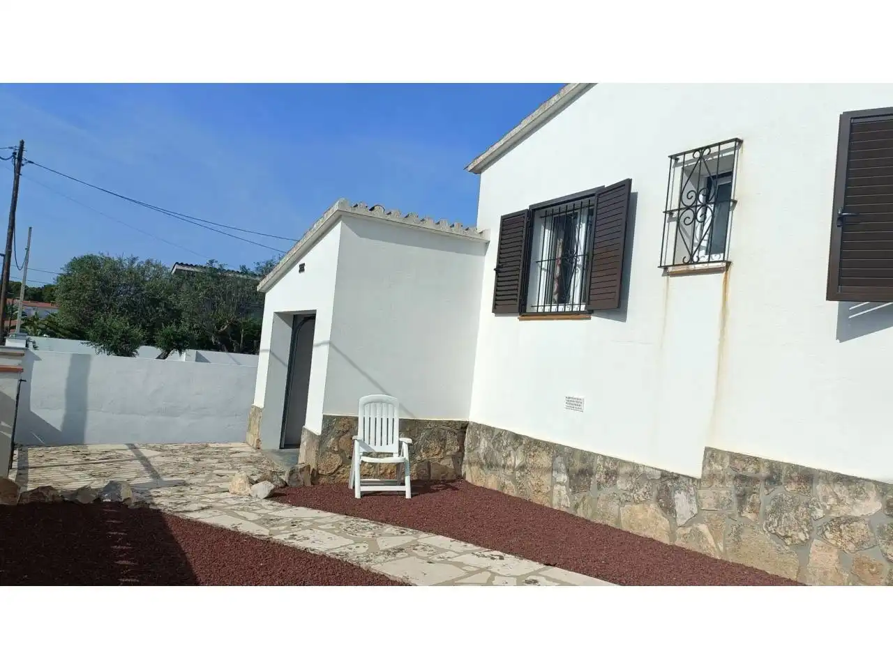 Vista exterior de Casa o xalet en venda en L'Escala amb Aire condicionat, Jardí privat i Terrassa