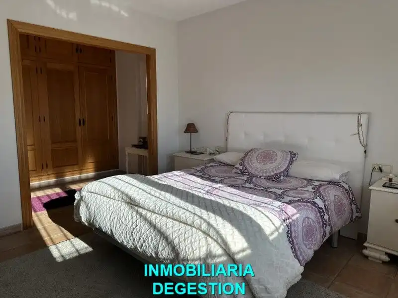 Dormitori de Casa o xalet en venda en Linares amb Aire condicionat, Calefacció i Jardí privat