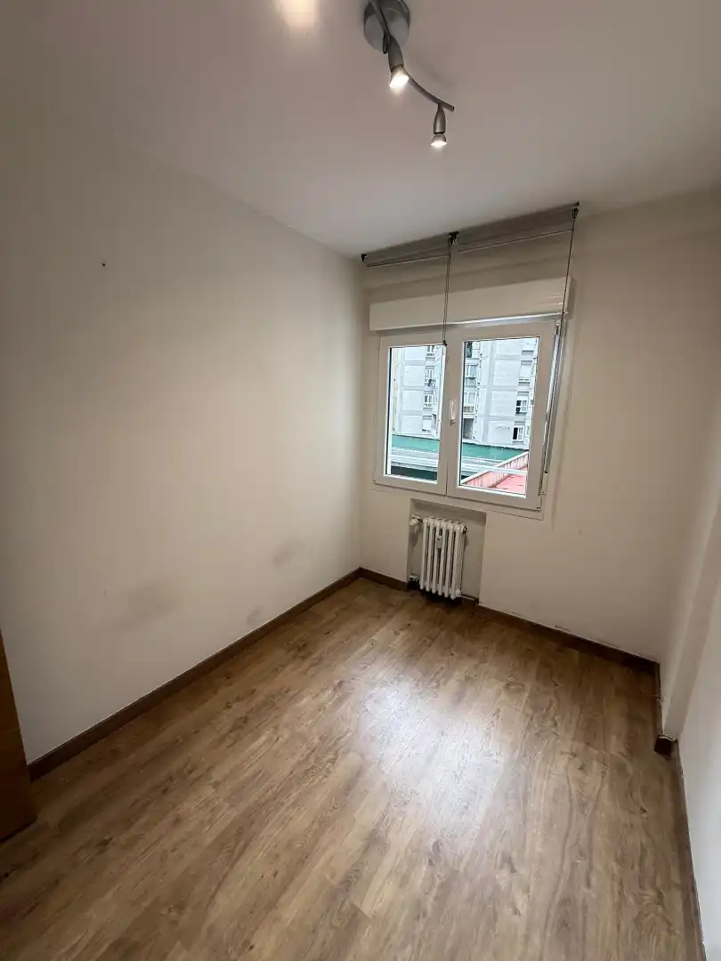 Habitación de Piso en venta en Oviedo  con Calefacción