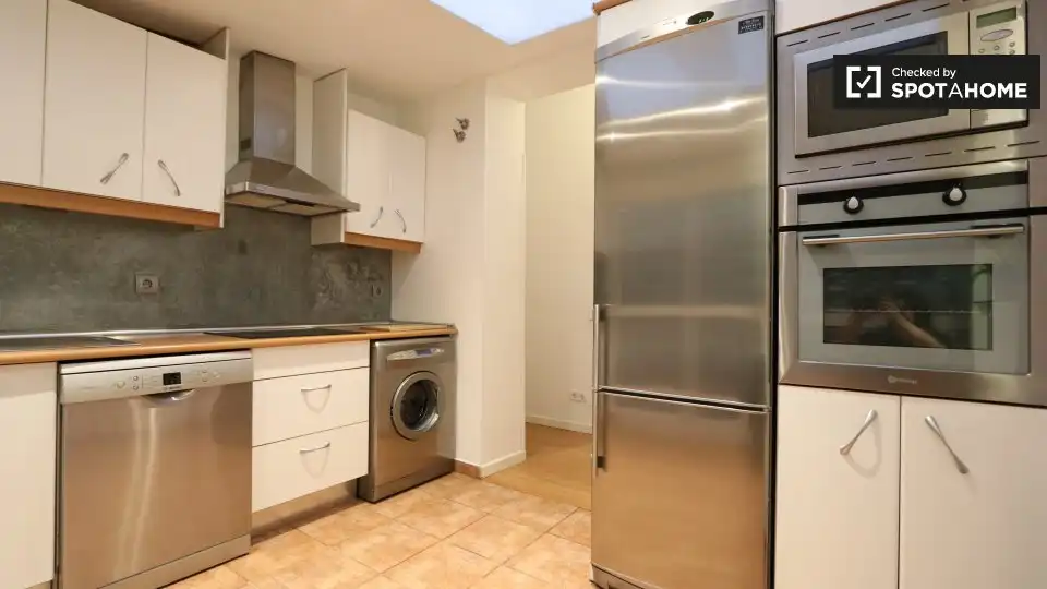 Appartamento con terrazza in affitto a Chamberí, imagen 6