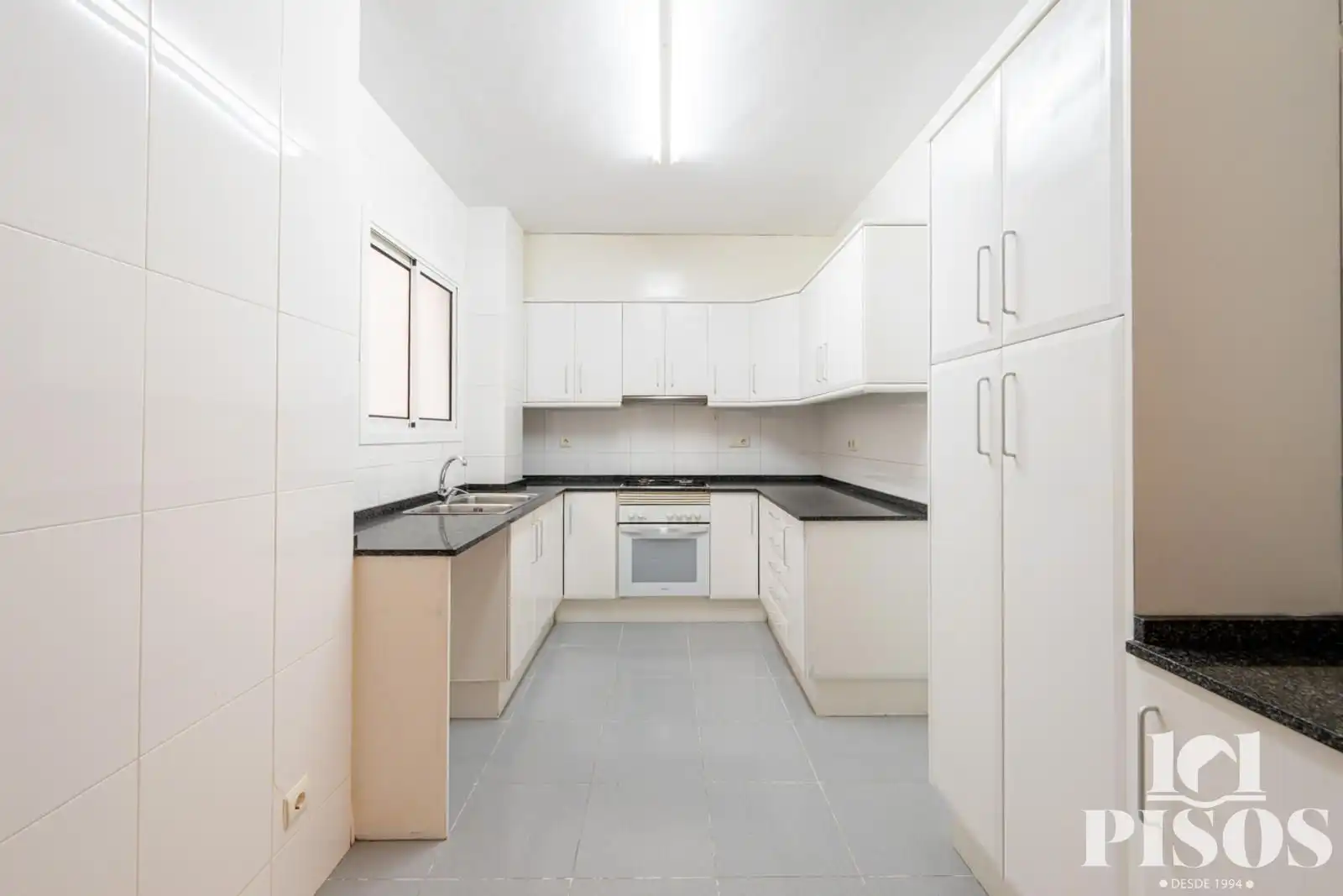 Kitchen of Flat for sale in Sant Cugat del Vallès  with Heating, Terrace and Storage room