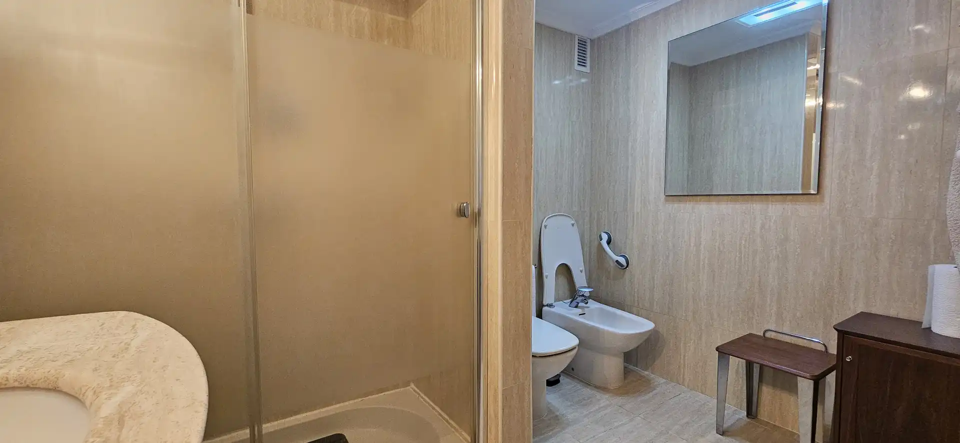 Badezimmer von Wohnung zum Verkauf in Benidorm mit Parkett, Schwimmbad und Möbliert