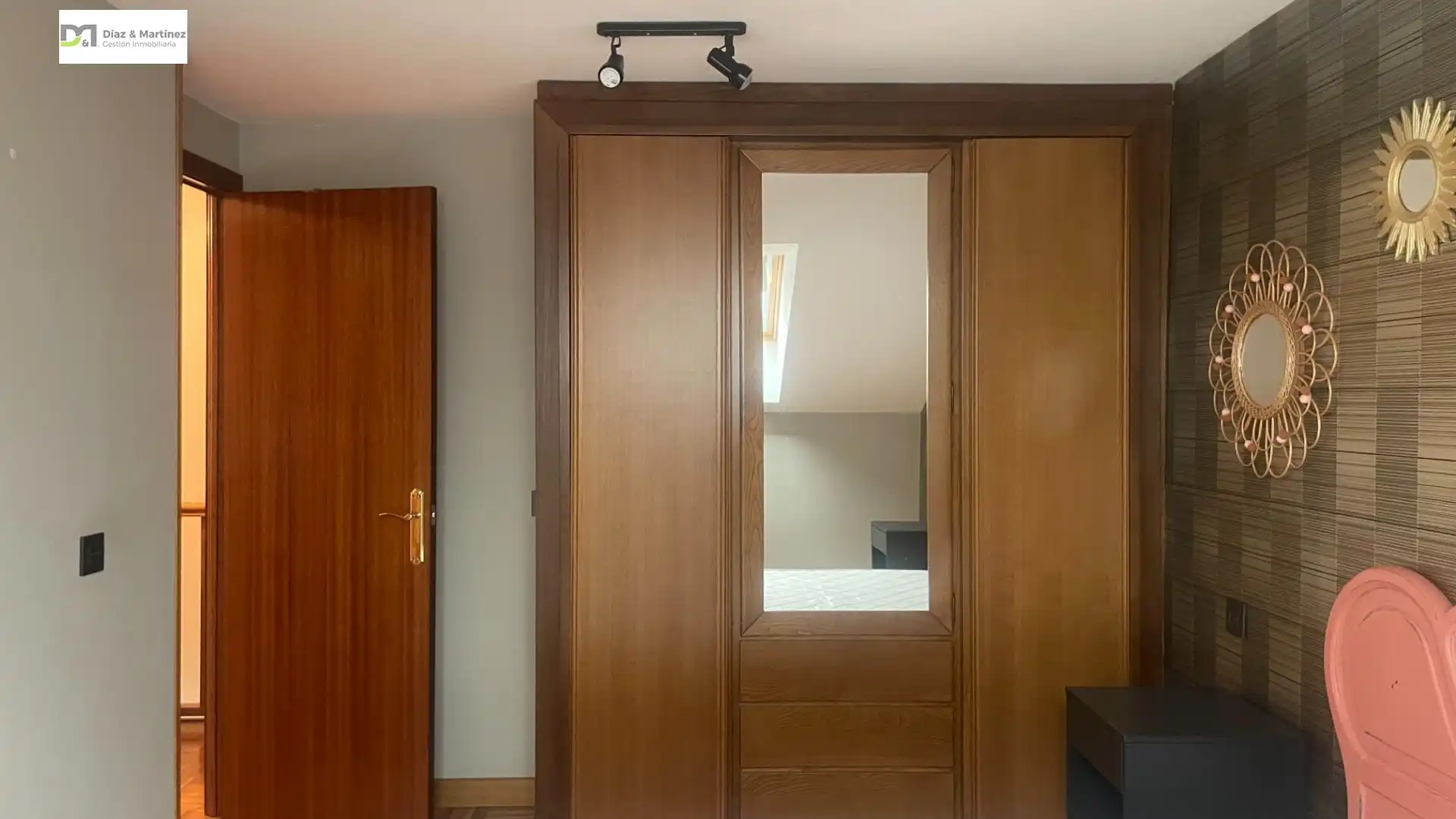 Habitación de Piso en venta en Oviedo  con Calefacción, Parquet y Trastero