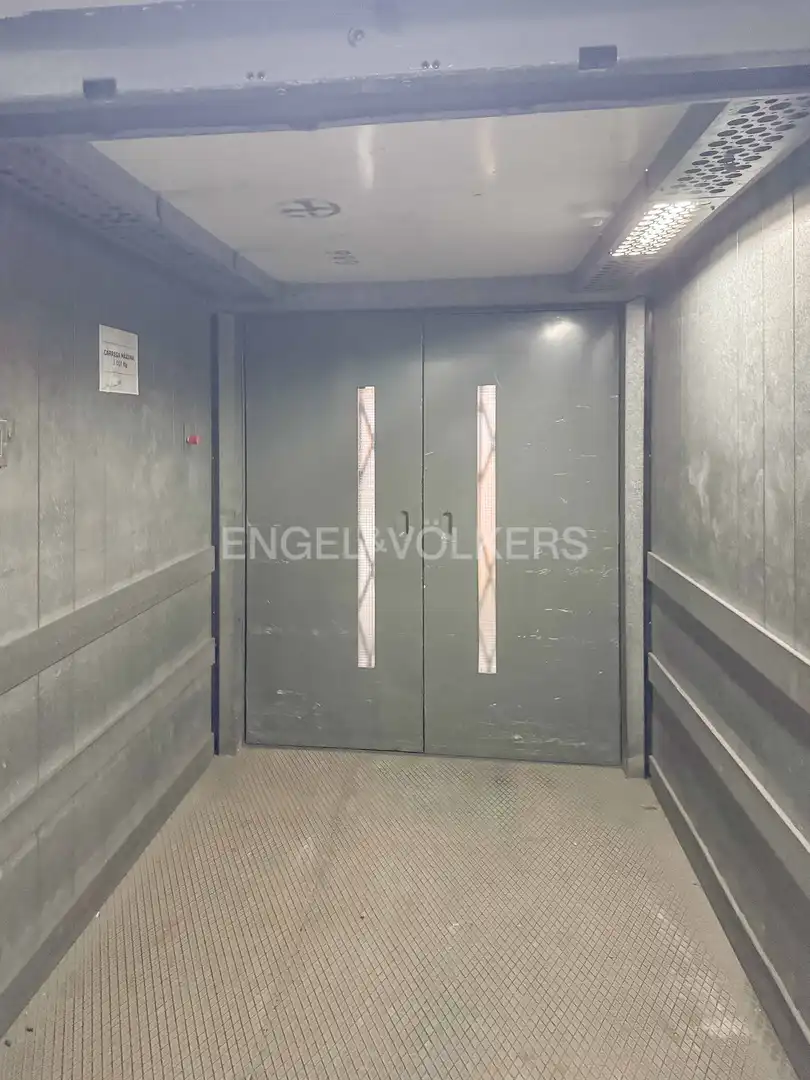 Nave industrial con ascensor en venta en Eixample, imagen 17