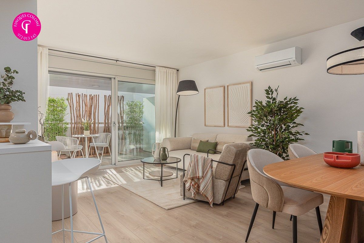 Living room of Flat for sale in Salt  with Air Conditioner, Heating and Swimming Pool