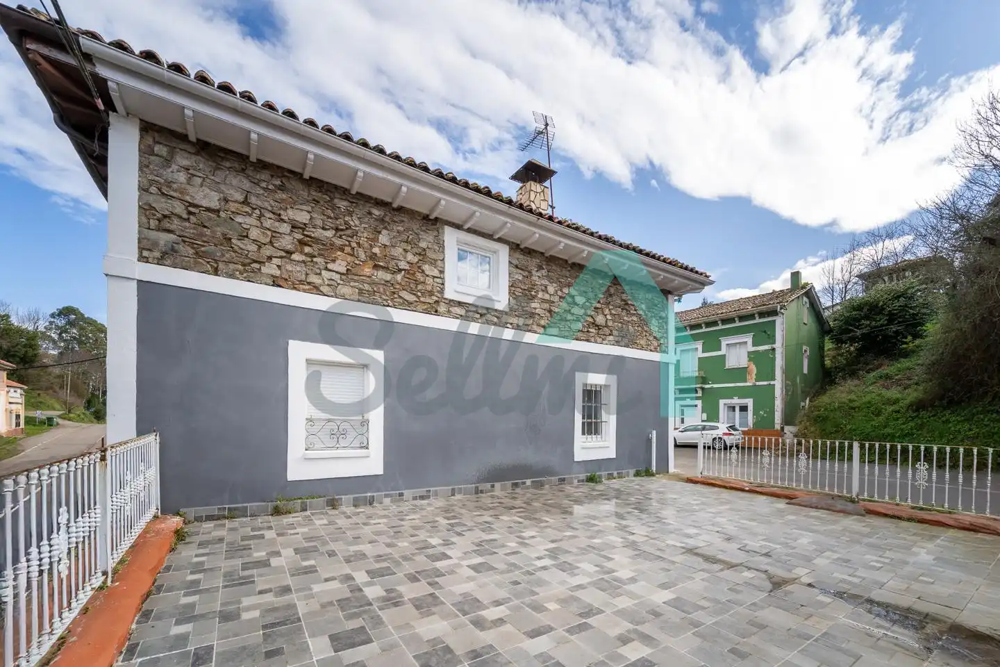 Vista exterior de Casa o xalet en venda en Cudillero amb Terrassa