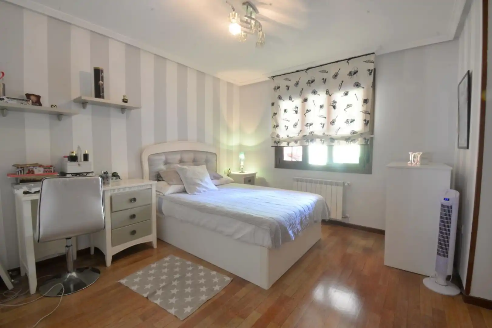 Habitación de Casa o chalet en venta en Oviedo  con Calefacción