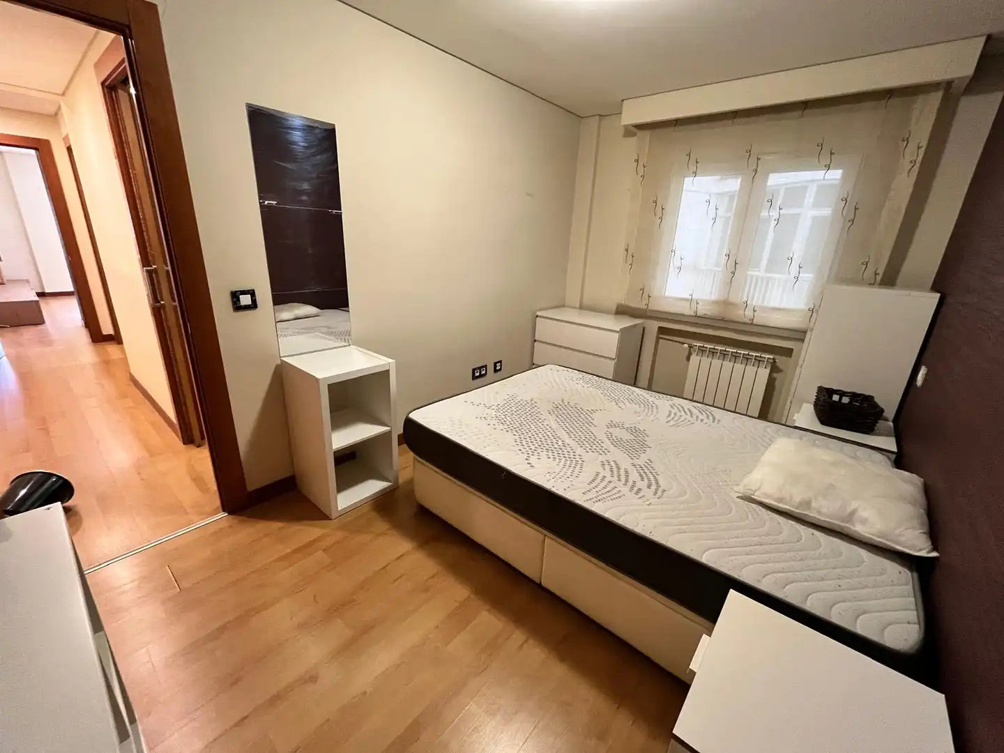 Dormitori de Pis de lloguer en Burgos amb Calefacció, Parquet i Moblat