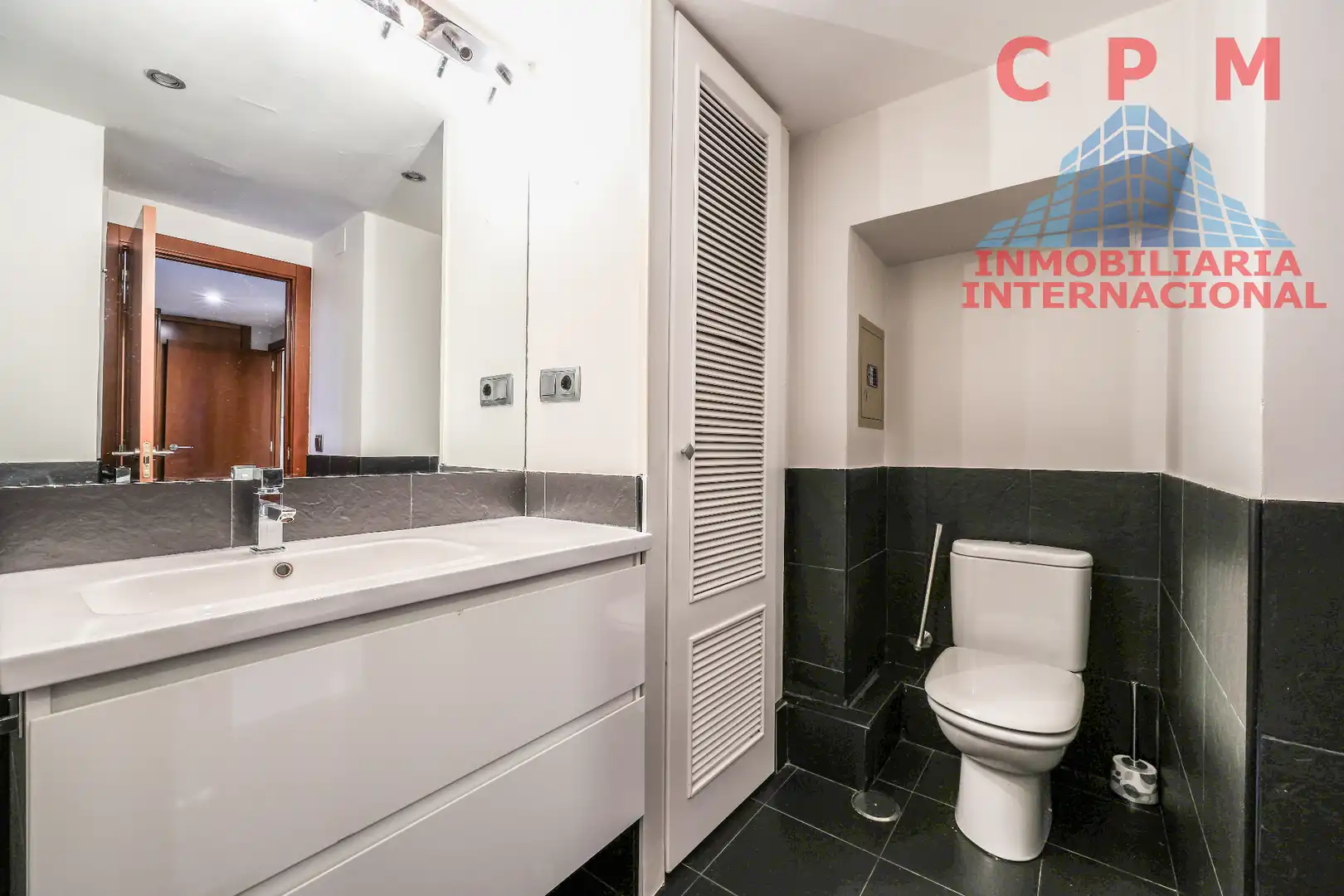 Bathroom of Flat for rent in Madrid  with Air Conditioner, Heating and Parquet flooring