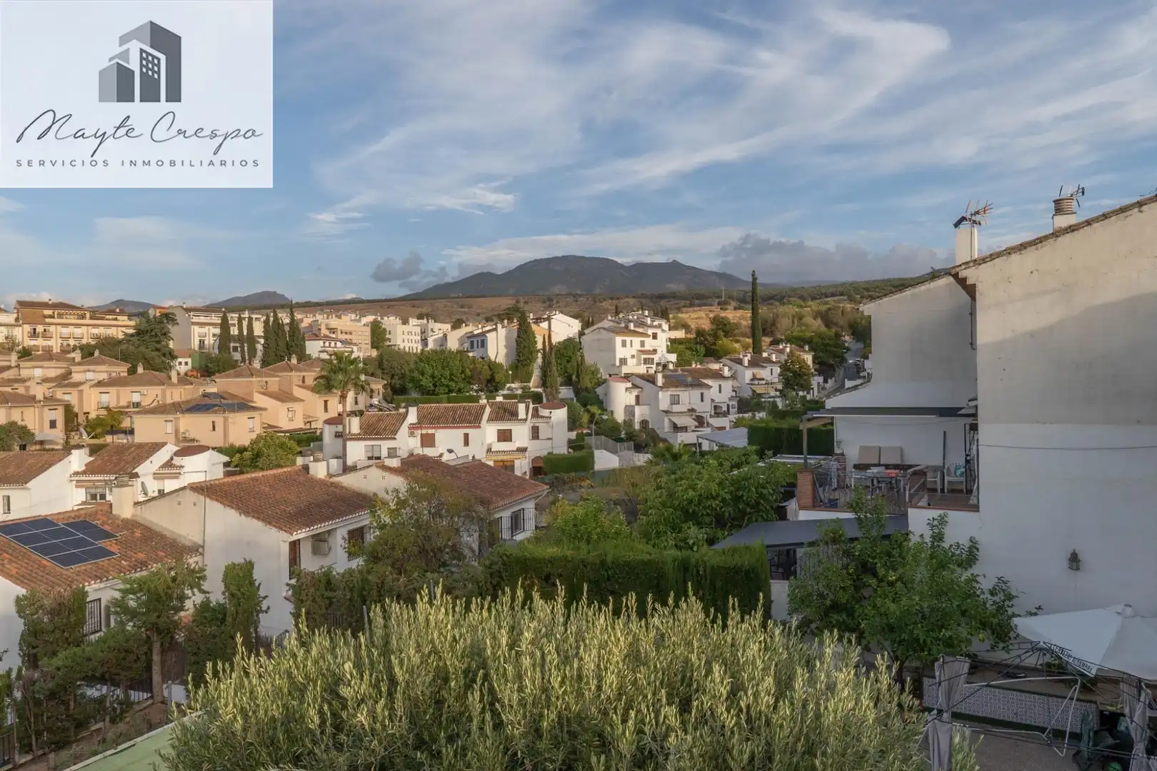 Vista exterior de Casa o xalet en venda en La Zubia amb Calefacció, Jardí privat i Terrassa