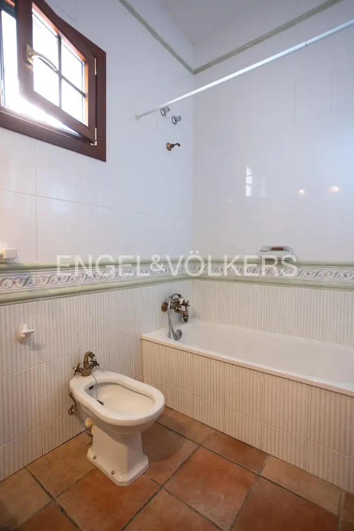 Baño de Finca rústica en venta en Llerena con Calefacción, Jardín privado y Trastero