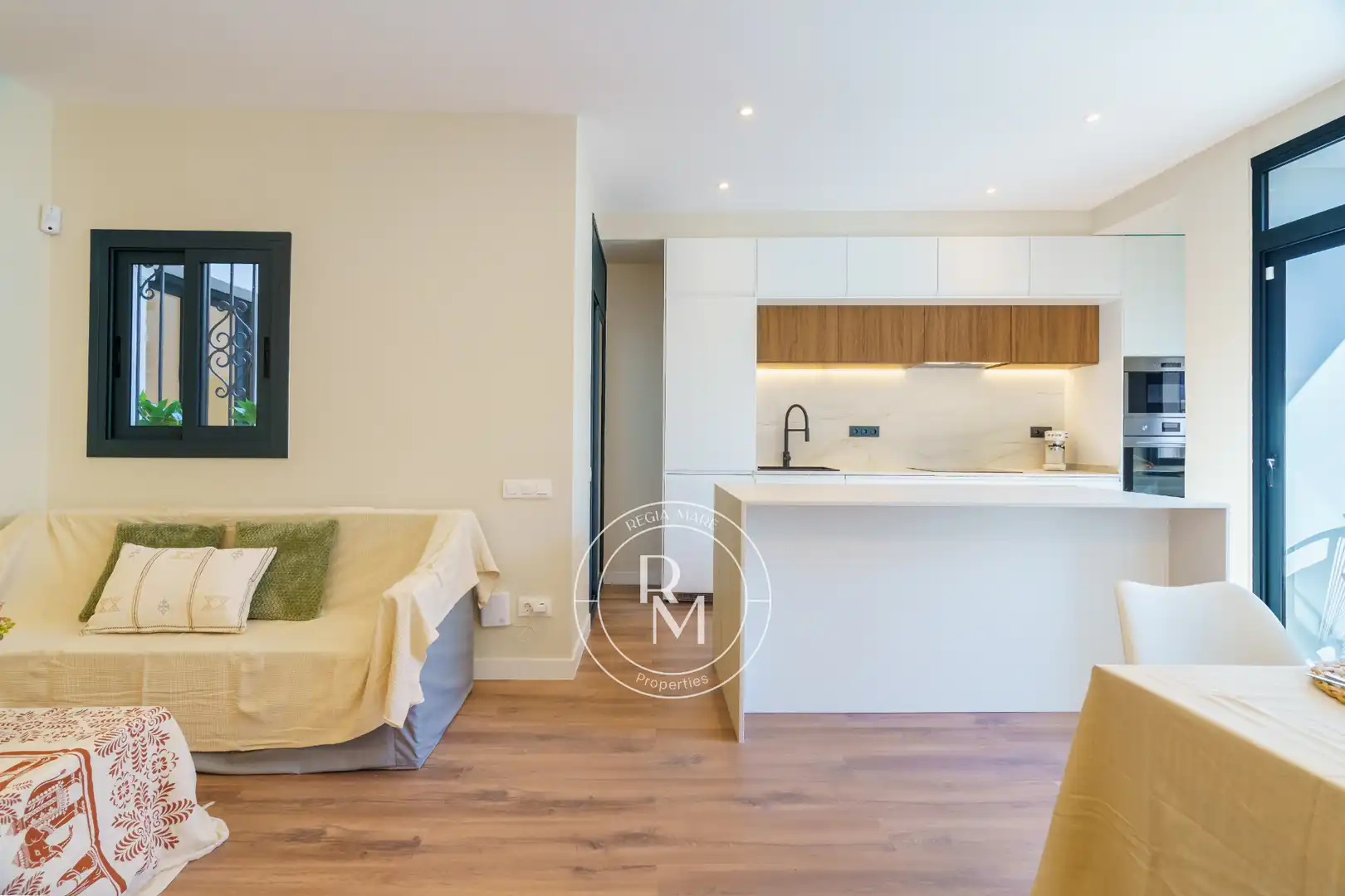 Sala de estar de Piso en venta en Sitges con Aire acondicionado, Calefacción y Parquet