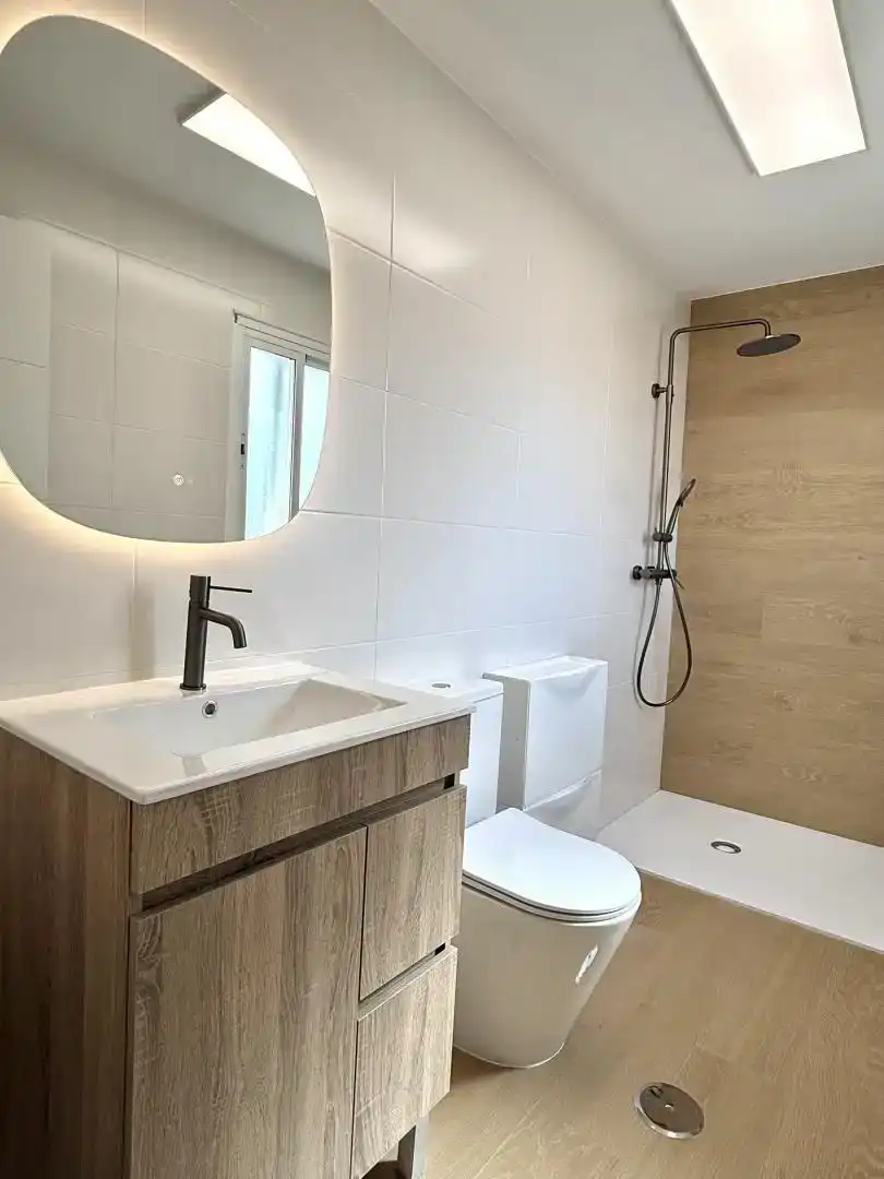 Badezimmer von Wohnung zur Miete in Cartagena mit Klimaanlage, Parkett und Abstellraum