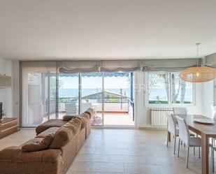 Sala d'estar de Apartament de lloguer en Sant Pol de Mar amb Terrassa, Piscina i Balcó