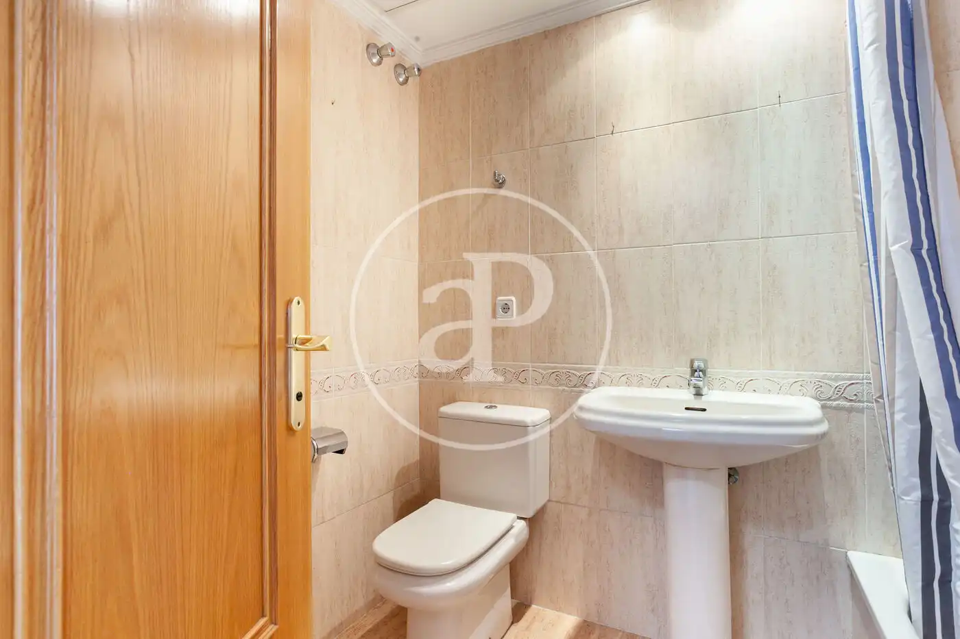 Baño de Piso en venta en Valencia con Aire acondicionado, Calefacción y Terraza