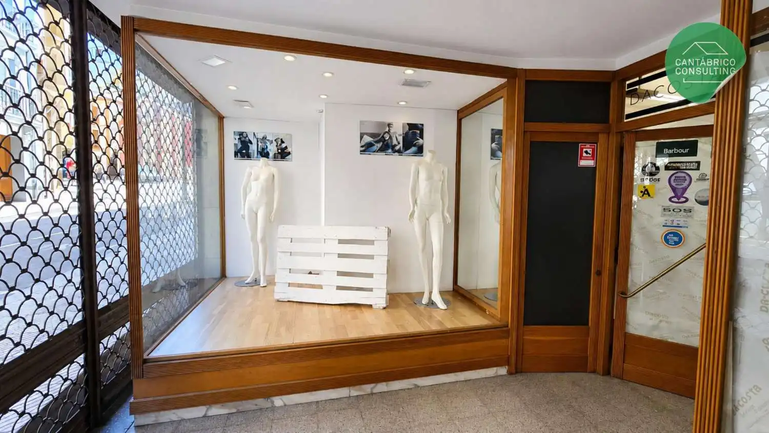 Local en venta en Navia con Amueblado