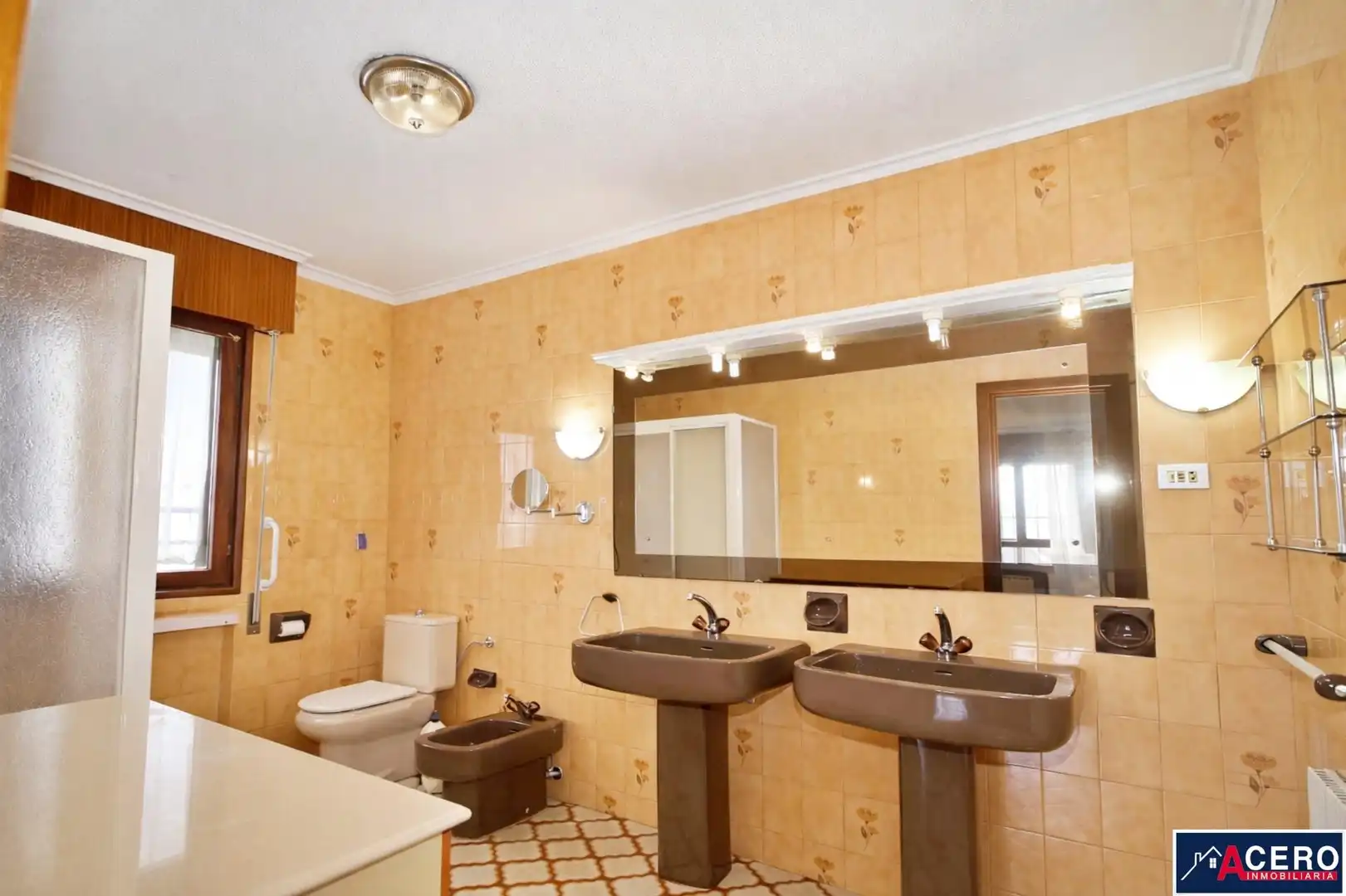 Badezimmer von Haus oder Chalet zum Verkauf in Camargo mit Privatgarten, Parkett und Schwimmbad