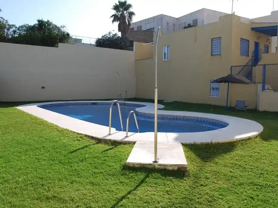 Piscina de Apartament de lloguer en Algeciras amb Piscina