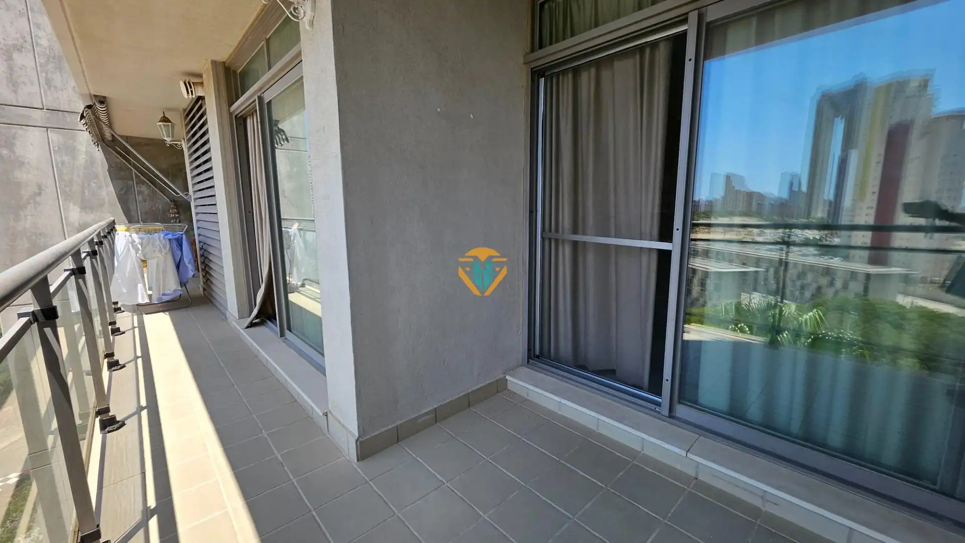 Apartamento con terraza en venta en Via Parque