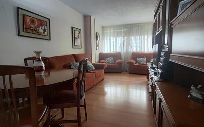 Sala d'estar de Pis en venda en L'Hospitalet de Llobregat amb Aire condicionat, Calefacció i Parquet