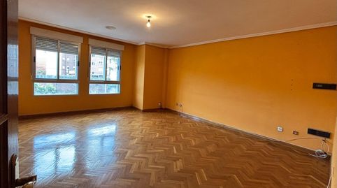 Foto 4 de Piso en venta en Calle de Albacete, Flores de Sil - La Placa, Ponferrada