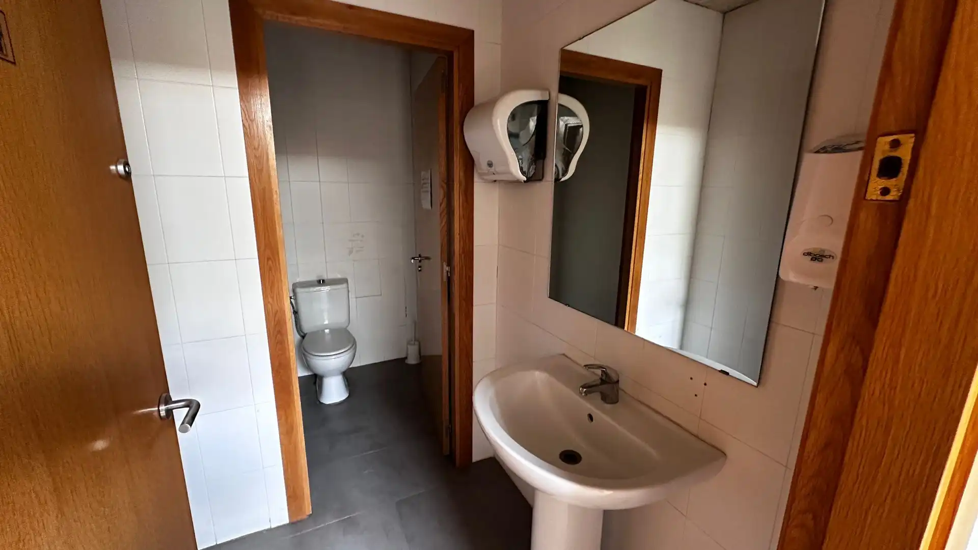 Baño de Nave industrial en venta en Riudellots de la Selva