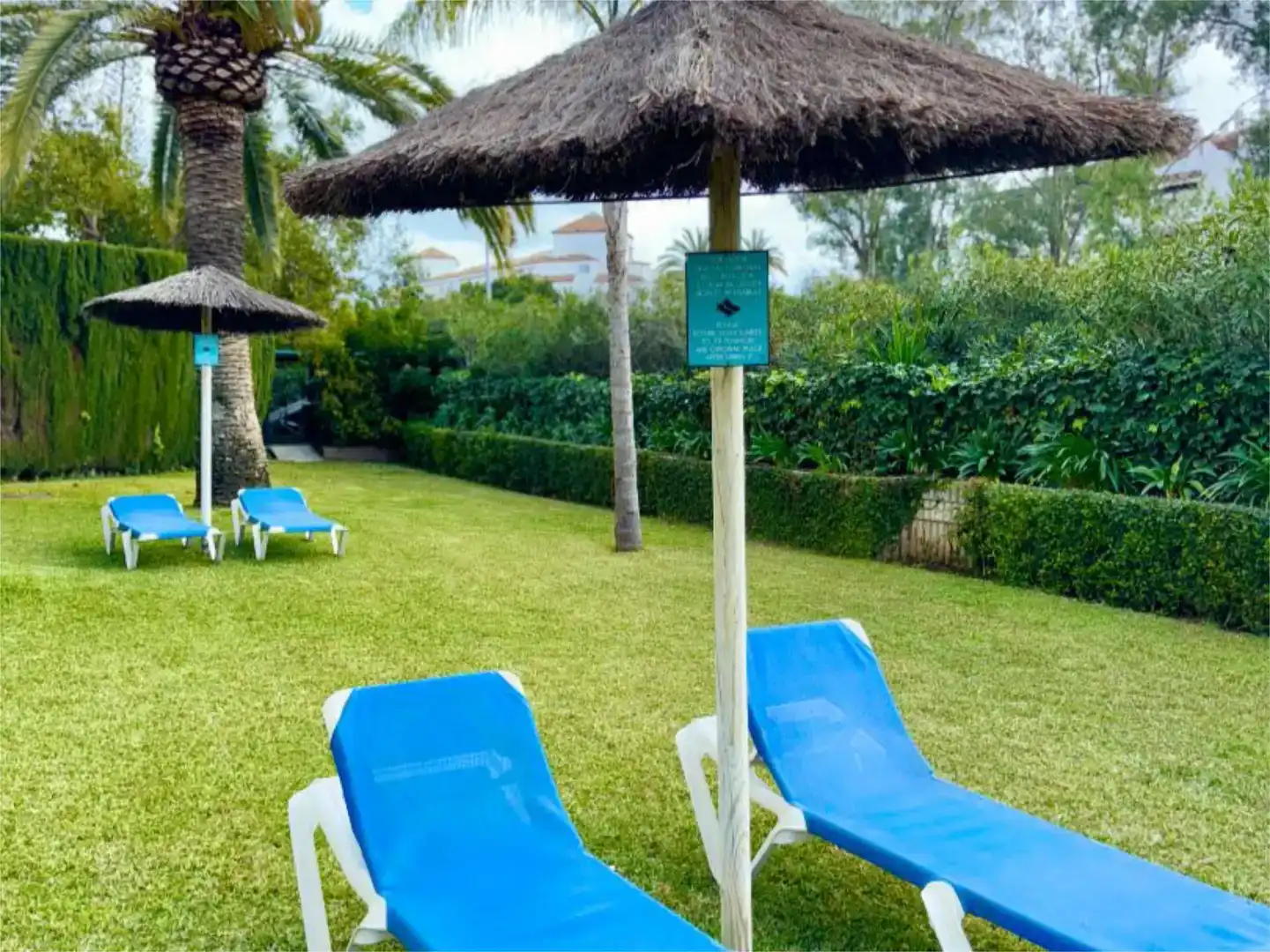 Jardí de Apartament de lloguer en Marbella amb Aire condicionat, Piscina i Balcó