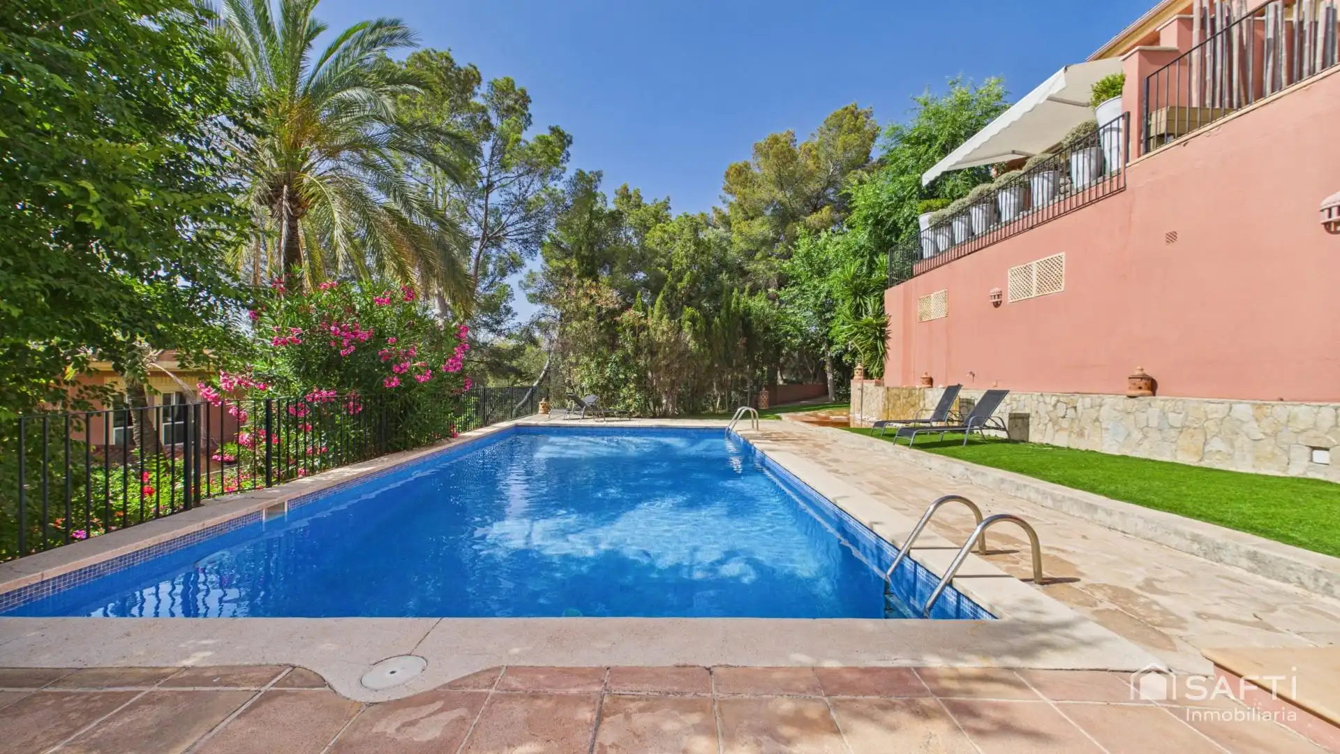 Swimming pool of Detached homes for sale in Calvià  with Air Conditioner, Terrace and Balcony