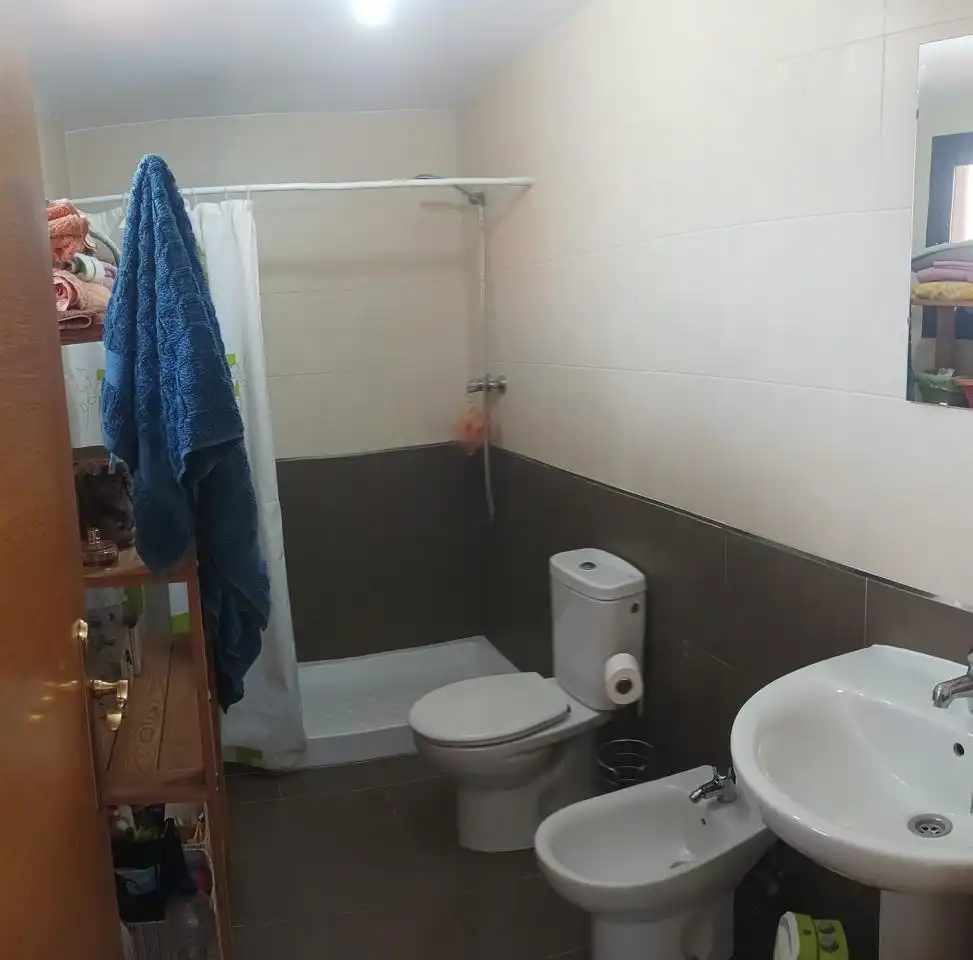 Baño de Casa adosada en venta en Paracuellos de Jiloca con Calefacción, Jardín privado y Terraza