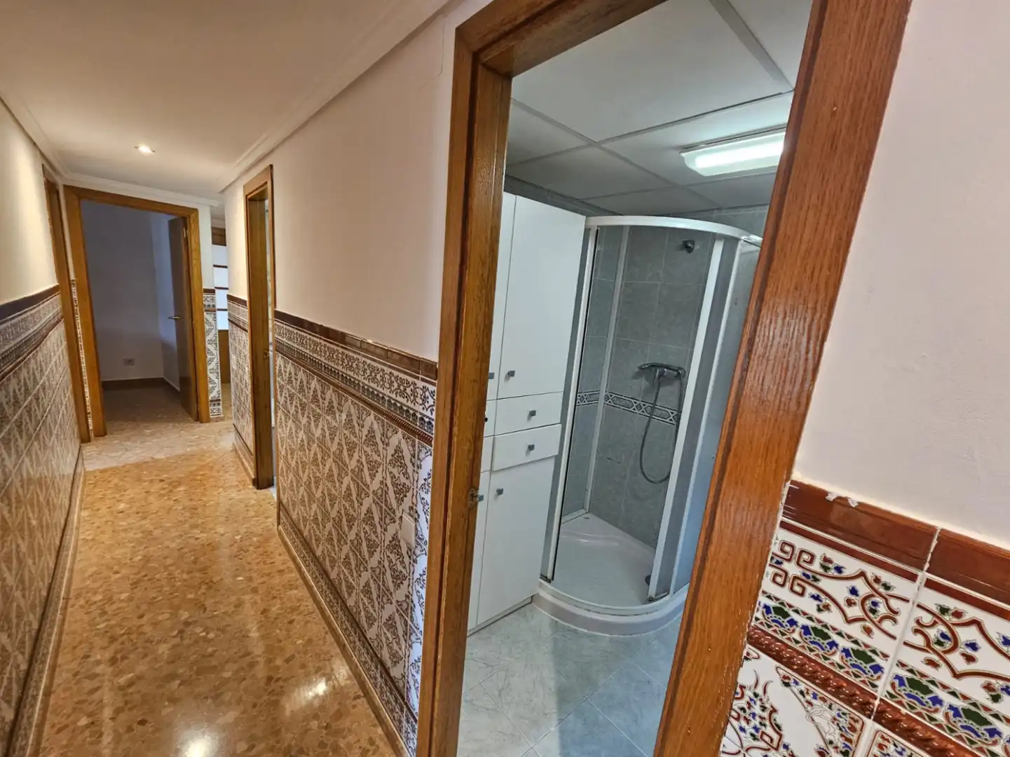 Bathroom of Flat for rent in Valencia  with Air Conditioner and Heating