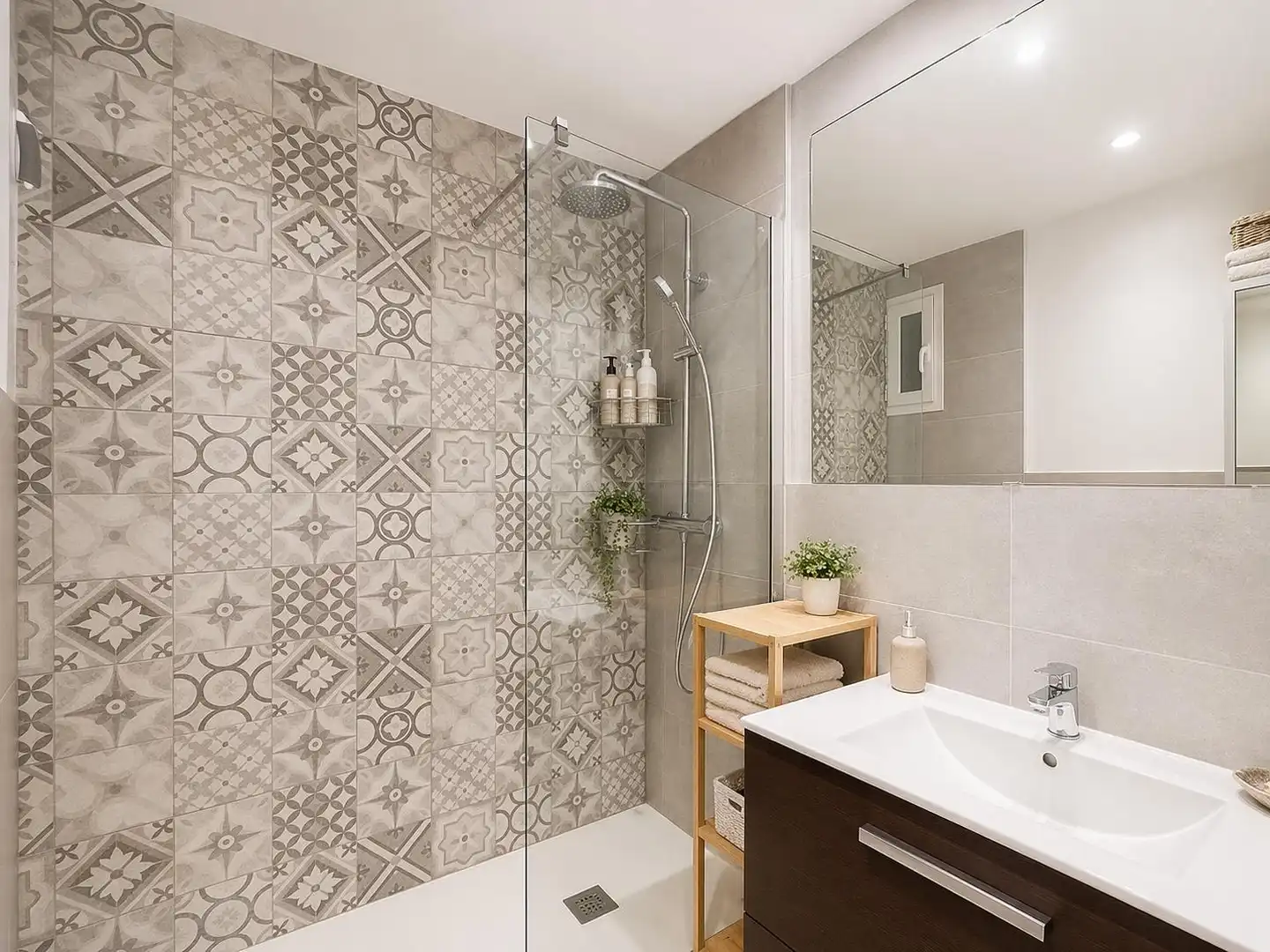 Badezimmer von Wohnungen zum Verkauf in Barcelona mit Heizung, Parkett und Terrasse