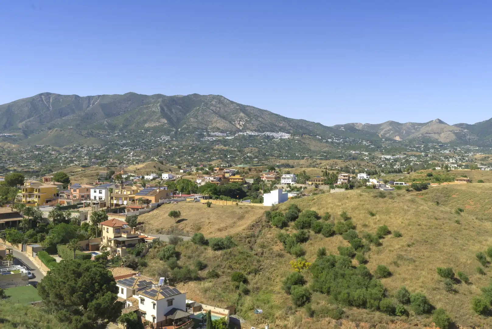 Vista exterior de Casa o chalet en venta en Mijas con Aire acondicionado, Terraza y Piscina