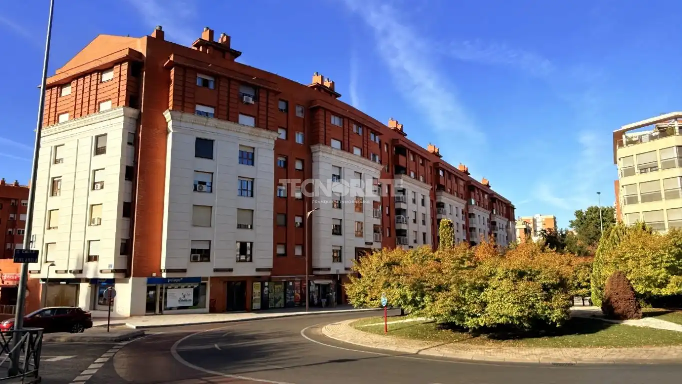 Flat with terrace for sale in Alamín