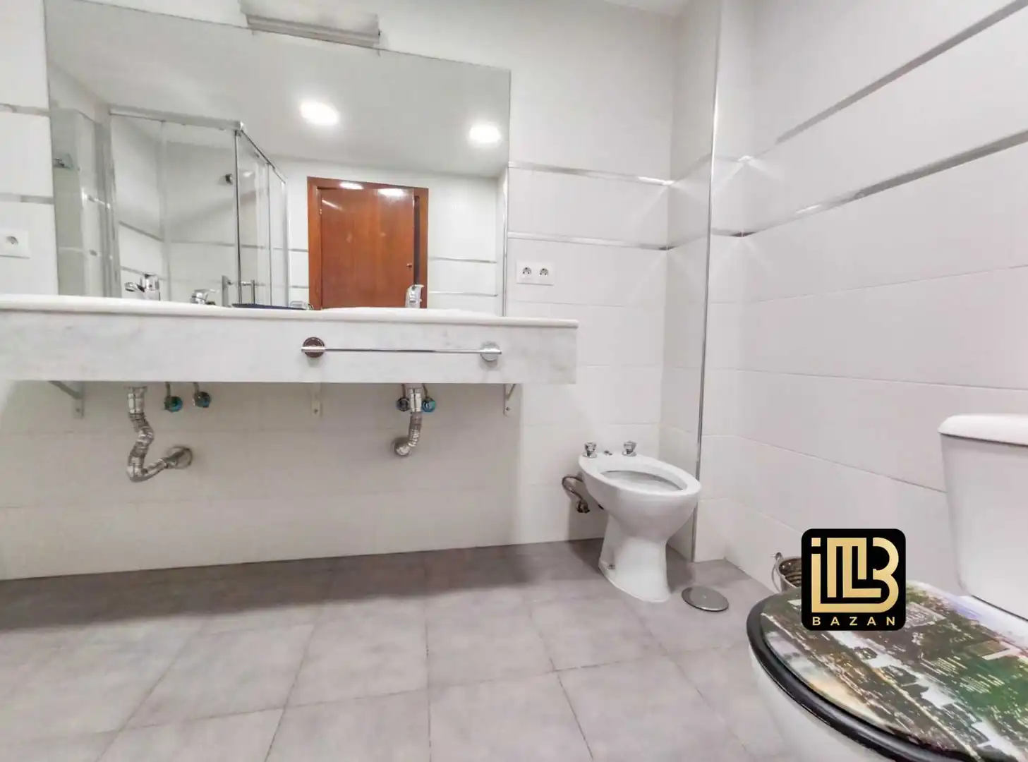 Bathroom of Flat for share in Málaga  with Air Conditioner, Furnished and Oven