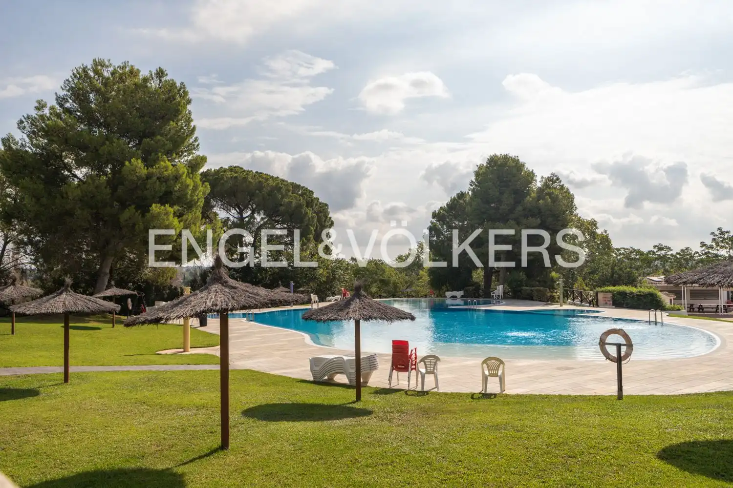 Swimming pool of Houses for rent in Riba-roja de Túria  with Air Conditioner, Heating and Private garden
